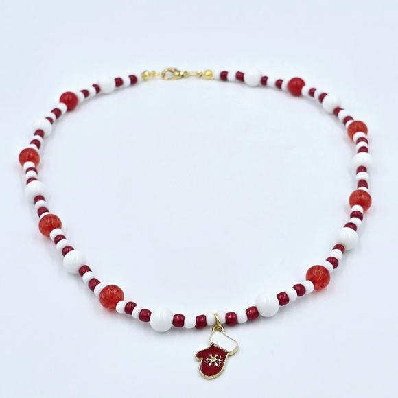 Handmade Christmas Beaded Choker Necklace Seed Crackle Bead Acrylic Mitten Charm - Picture 2 of 3